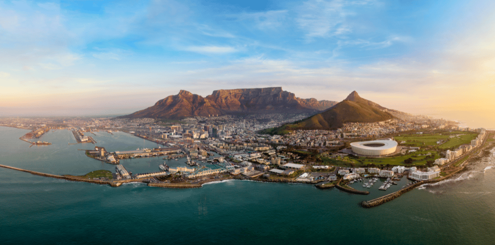Captivating Table Mountain - Iconic Landmark on TravelFly's Cape Town 5-Day Tour.