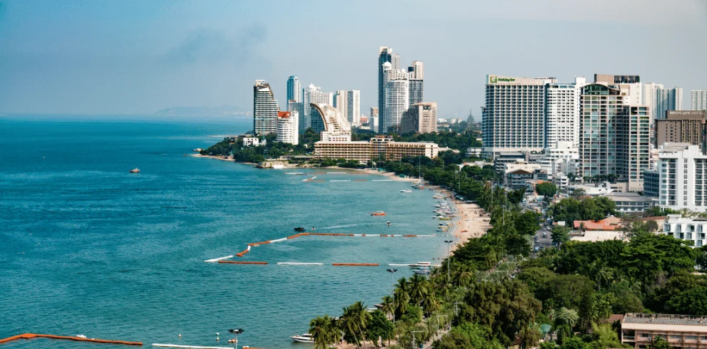 Bustling Bangkok - Dive into Urban Excitement on Your TravelFly 6-Day Thai Tour.